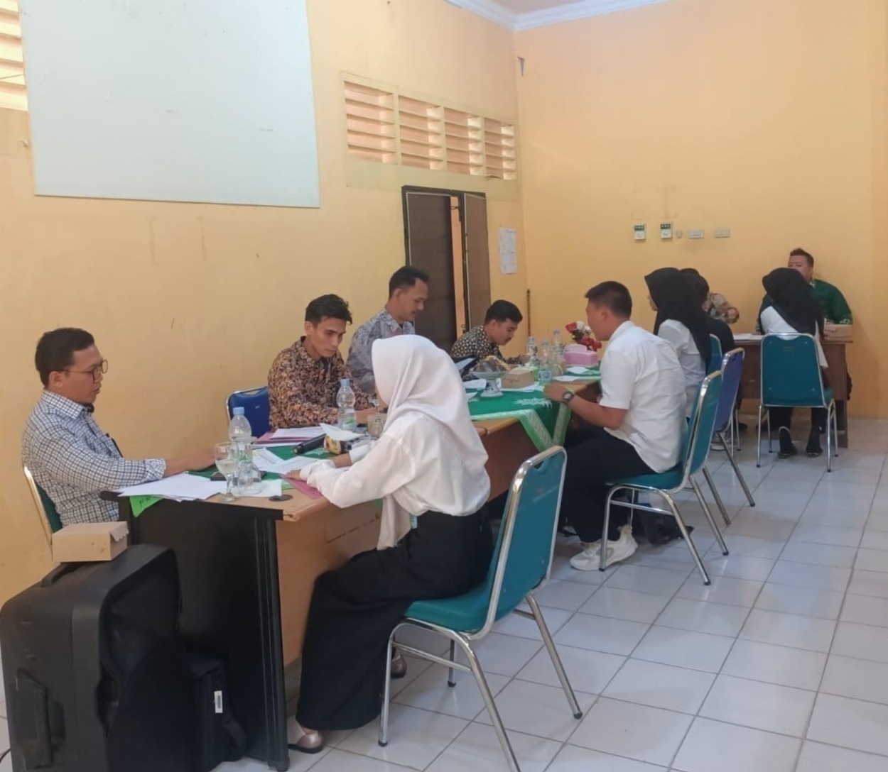 Proses wawancara penerimaan Mahasiswa Baru jalur UMKO Peduli 2024. Dok. PMB